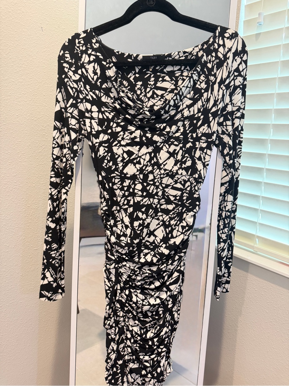 Tart Black & White Abstract Ruched Long Sleeve Dress